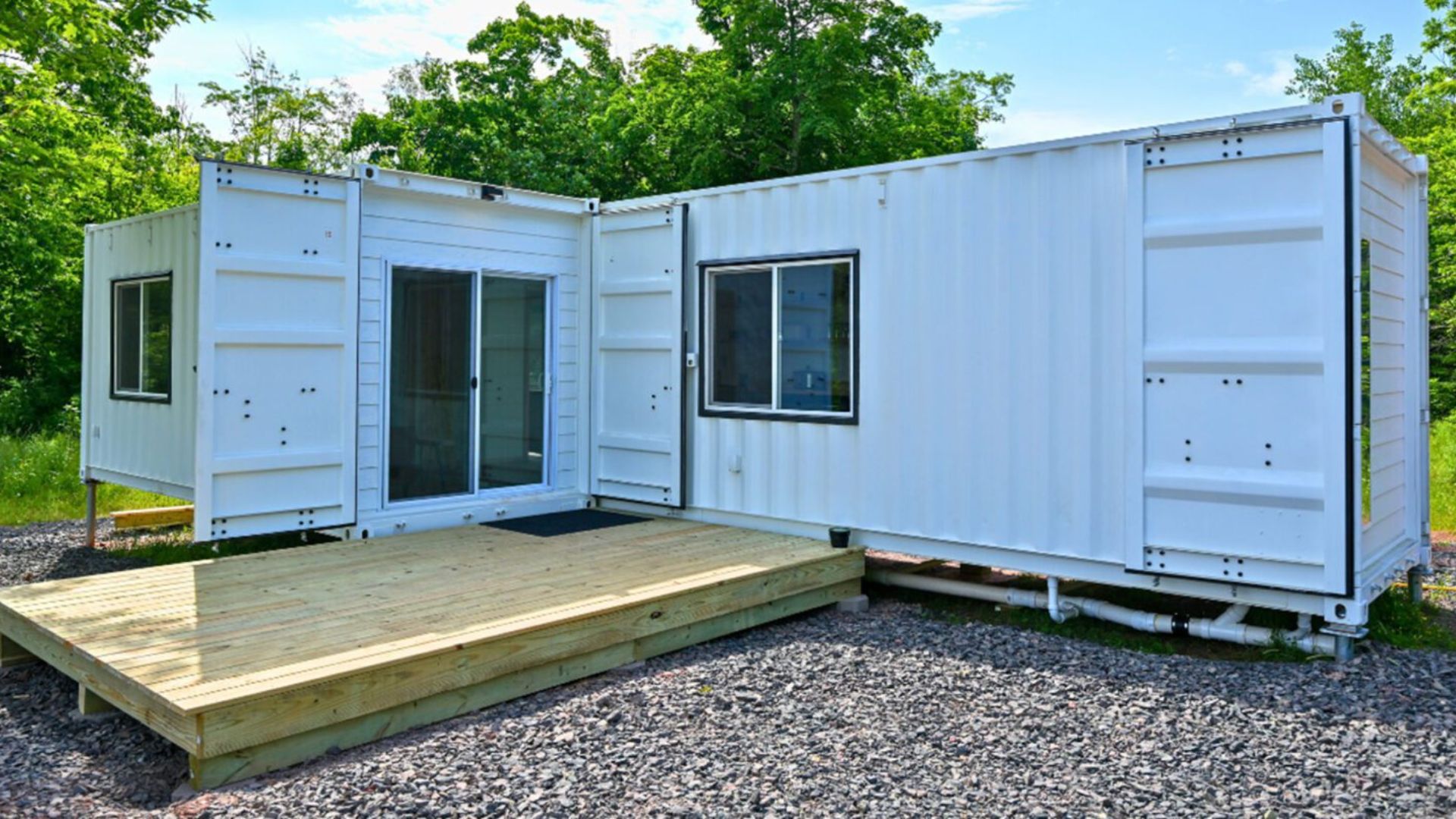 U-shape courtyard container home UK
